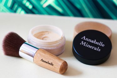 Annabelle Minerals kosmetyki mineralne i pędzel