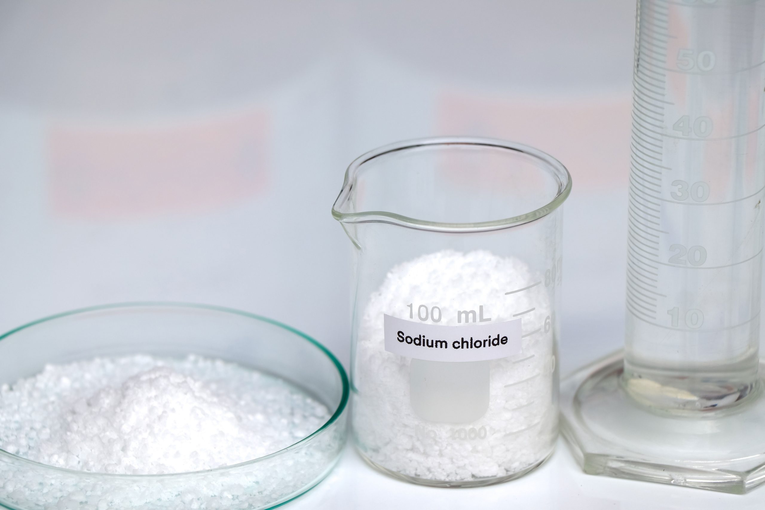 Sodium Chloride w menzurkach