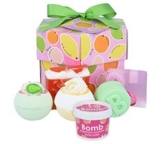 Bomb Cosmetics – Fruit Basket Handmade Gift Box zestaw kosmetyków Musująca Kula do kąpieli 2szt + Mydło Glicerynowe 2szt + Mini Scrub 120ml + Żel pod prysznic w kostce 120g (1 szt.)