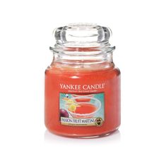 Yankee Candle – Świeca zapachowa średni słój Passion Fruit Martini (411 g)