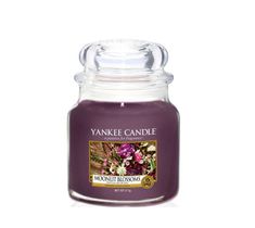 Yankee Candle – Świeca zapachowa średni słój Moonlit Blossoms (411 g)