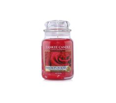 Yankee Candle Świeca zapachowa duży słój Raindrops On Roses 623g