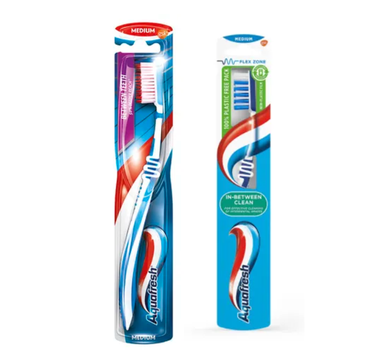 Aquafresh Between Teeth Toothbrush szczoteczka do zębów Medium mix (1 szt.)