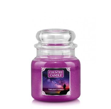 Country Candle średnia świeca zapachowa z dwoma knotami - Twilight Tonka (453 g)