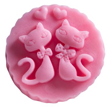 LaQ Happy Soaps Dwa Kotki w Medalionie naturalne mydło glicerynowe różowe (60 g)